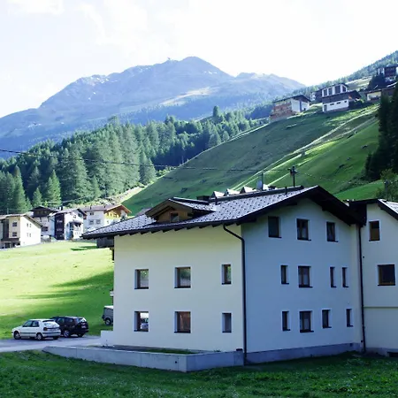 Konukevi Haus Hugo 3*